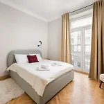 Plac Zbawiciela Stylish By Bookinghost Apartment *