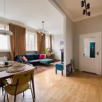 Plac Zbawiciela Stylish By Bookinghost