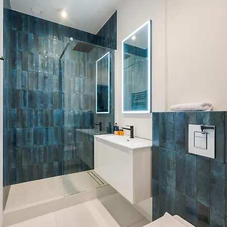 Plac Zbawiciela Stylish By Bookinghost