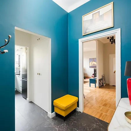 Plac Zbawiciela Stylish By Bookinghost *