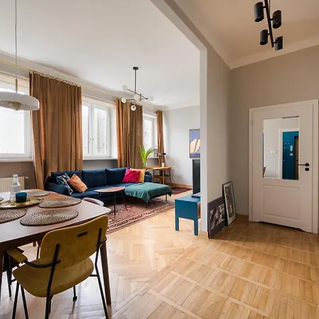 Plac Zbawiciela Stylish By Bookinghost