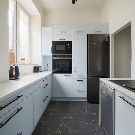 Plac Zbawiciela Stylish By Bookinghost *