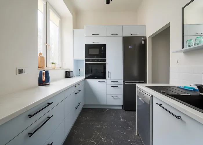 Plac Zbawiciela Stylish By Bookinghost *