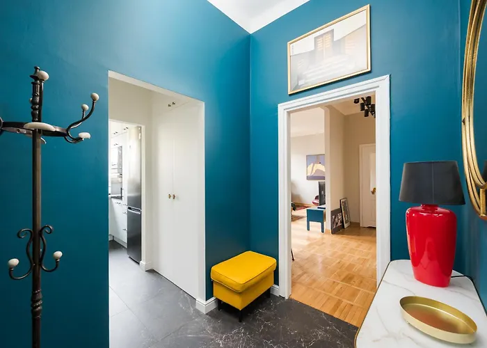 Plac Zbawiciela Stylish By Bookinghost *