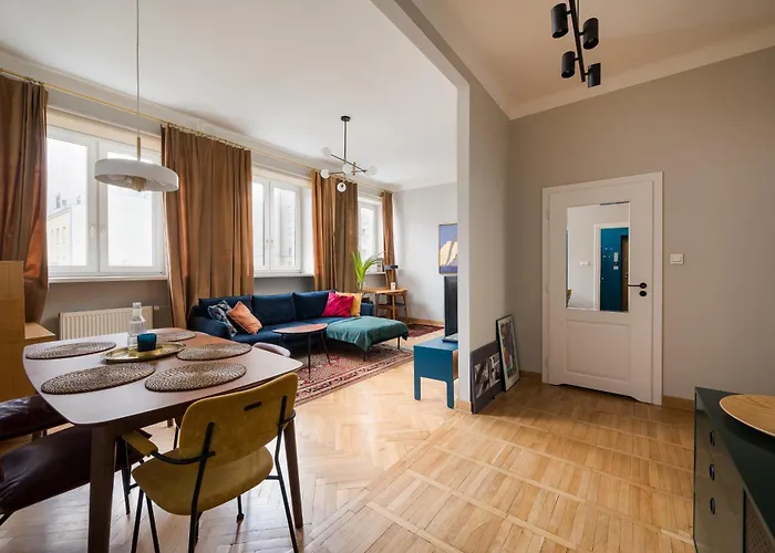 Plac Zbawiciela Stylish By Bookinghost